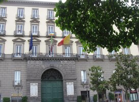 Radnice - Municipio je dost strohá stavba,