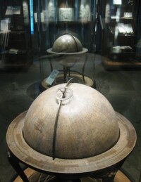 Je tu i astrologické oddělení