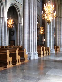 Sloupy a oblouky jsou majestátní