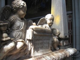 kde andělé hlídají slavný pár