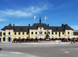 a k vlakovému nádraží