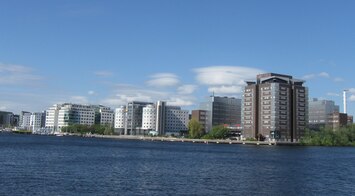 Kolem je modré Mâlarské jezero