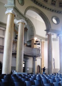 zrovna tam dávali Verdiho Rekviem,