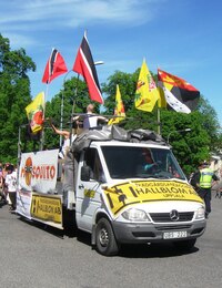 a nakonec ještě reklamní "alegorický" vůz