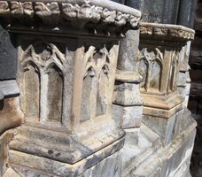 Figurální detaily stojí za prohlídku