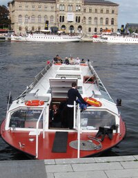 Rychle nasedat, vyhlídková loď právě odjíždí!