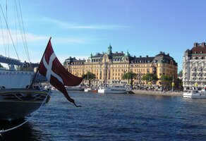 A znovu přístavy, nábřeží a paláce