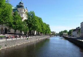 a tak jdeme od hradu k řece Fyrisân