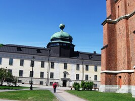 k historické budově Gustavianum