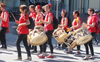 Bubny duní a mládež se raduje