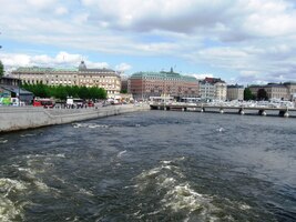 Průliv Norrstrőm mezi jezerem a fjordem