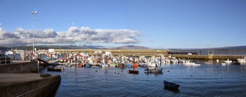 a přístav nám pózuje před očima,