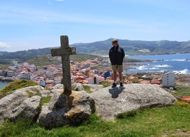 Kříž na skalnaté hoře Monte Corpiňo