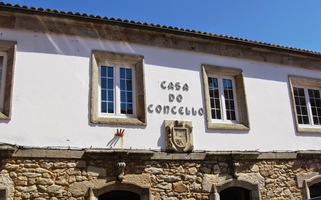 je to kousek od radnice