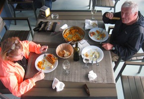 Den jsme zakončili vydatnou večeří,