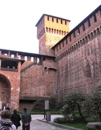 ale stačili jsme ještě proběhnout nádvořím