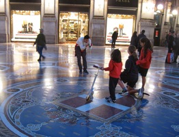 a přitahovala k sobě "lidské jepice"