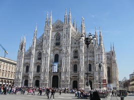 a samozřejmě i k hlavní pýše města,