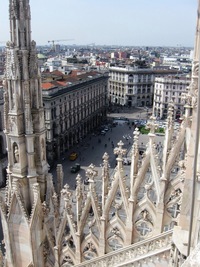 V girlandách filiál se utápí město