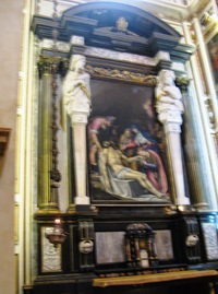 Je postaven v milánském stylu XVI.století,