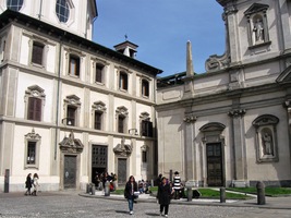 Na náměstí Piazza Santo Stefano