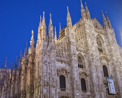 a dóm v příšeří zrůžověl