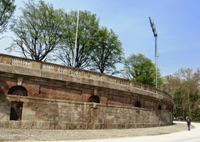 Zmoženi kulturou obcházíme Parco Sempione