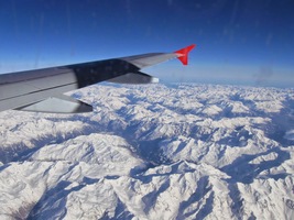 a za chvíli se už vznášeli nad Alpami