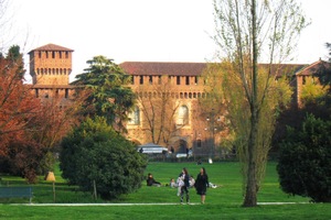mohutnému hradu Castello Sforzesco