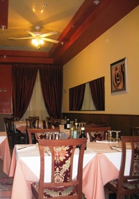 Den končí večeří s ruskou obsluhou