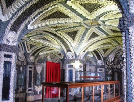 sestupujeme do spodní části paláce