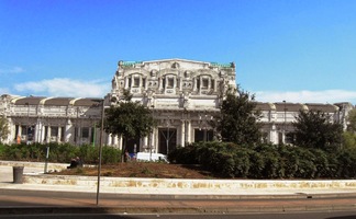 obrovské to stavbě ve stylu secese