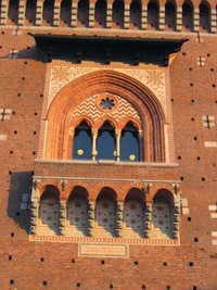 se zdobným portálem