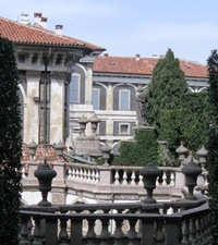 Tudy se do nich vstupuje