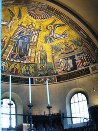 bylo korunováno devět lombardských králů