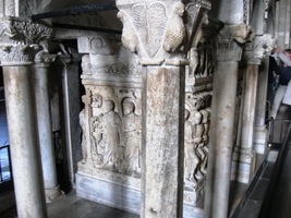 včetně tohoto filigránského sarkodágu