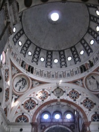 Kostel je směsicí několika stavebních slohů