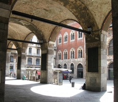 s centrální starou tržnicí