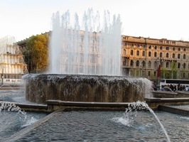 a už nás vyhnali ven z hradu