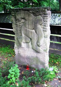 a vedle něj hrob Ludvíka Daňka