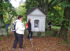 Po cestě obdivujeme kapličku