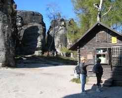 a zaplatili u vchodu (našeho východu)