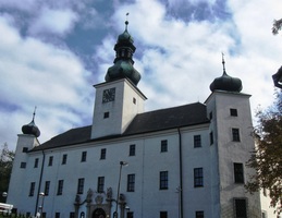 Je neděle a svítí slunce