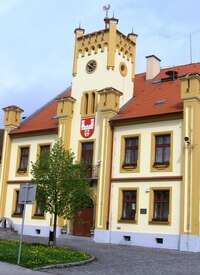 Vedle radnice je restaurace Švihovský dvůr