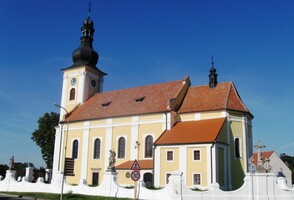 a skončili svou pouť u kostela