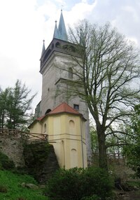 Na vrchu Žďár je rozhledna Bolfánek