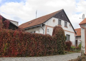 a rodnou chalupu Františkovy maminky