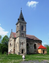 pod vrchem s bývalým hradem Krasíkov,