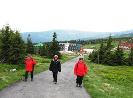 a na túru vyjíždíme autobusem