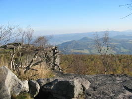 Tady už stoupáme na Děčínský Sněžník